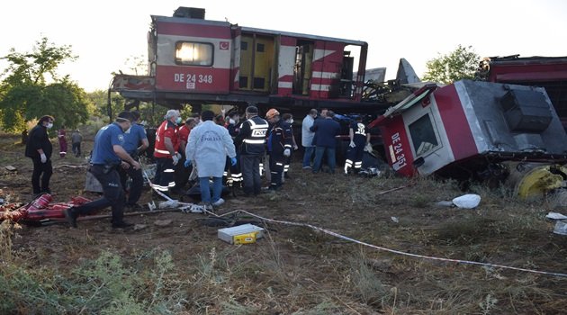 Yük trenleri çarpıştı: 2 ölü 3 yaralı