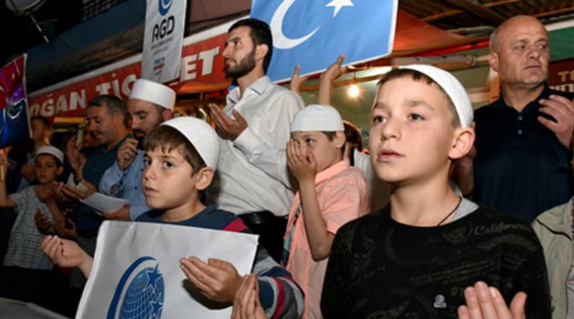 Yurt genelinde Uygur Türkleri için dua ve protesto!