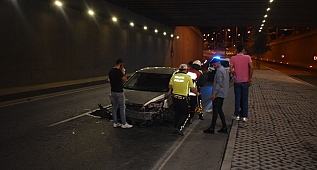 Alt geçitte trafik kazası: 2 yaralı