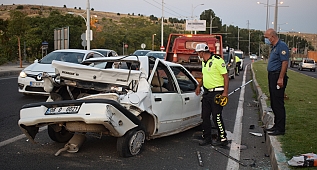 Köpeğe çarpmamak için manevra yaptı kazaya neden oldu 