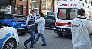 Plazada silahlar konuştu: 2 yaralı 