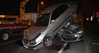 Feci kazada 6 araç birbirine girdi!