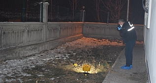 Üçüncü kattan atladı ağır yaralandı!