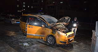 Benzin döküp ateşe verdi! 