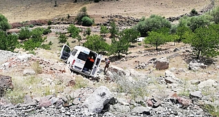 Minibüsü şarampole uçtu!