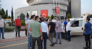 Fırıncı esnafında belediye önünde eylem 