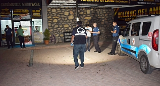 Husumetlisini bacağından vurdu!