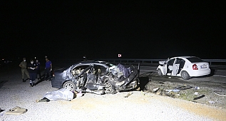 Kafa kafaya çarpıştılar: 3 ölü 4 yaralı