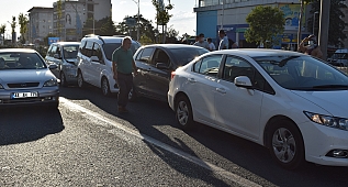 Peş peşe 2 zincirleme kaza: 1 yaralı