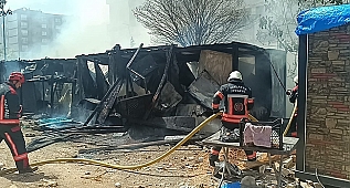 Malatya'da şantiyede konteyner yangını 