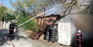 Hurdalıkta çıkan yangın evlere sıçradı