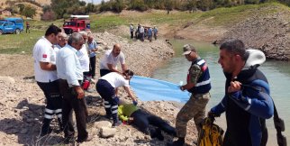 Baba boğularak ölürken, oğlu ise son anda kurtarıldı