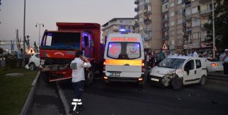 Kamyon karşı şeride girdi, 3 aracı biçti: 2 yaralı