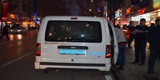 Alkollü kadına polis biber gazı ile müdahale etti