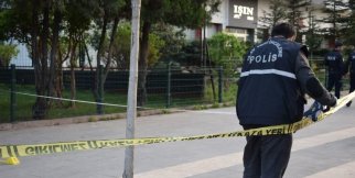 Öz kızına kurşun yağdırdı