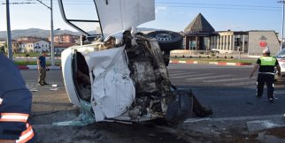 İşçileri taşıyan minibüs kaza yaptı: 12 yaralı