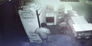 Meşrubat hırsızlığı güvenlik kamerasında