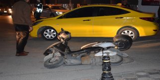 Elektrikli bisiklet otomobile çarptı: 1 yaralı