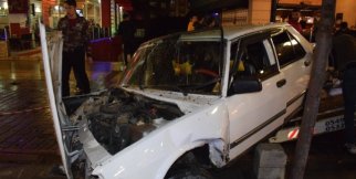 Otomobil ağaca çarptı: 1 yaralı