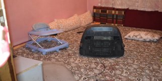 Üzerine televizyon düşen çocuk ağır yaralandı