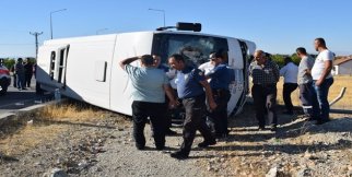 Halk otobüsü devrildi: 25 yaralı