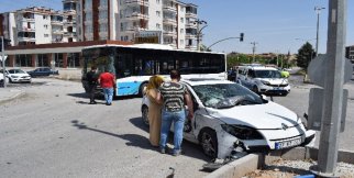 Malatya'da otobüs ile otomobil çarpıştı: 2 yaralı