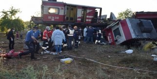 Yük trenleri çarpıştı: 2 ölü 3 yaralı